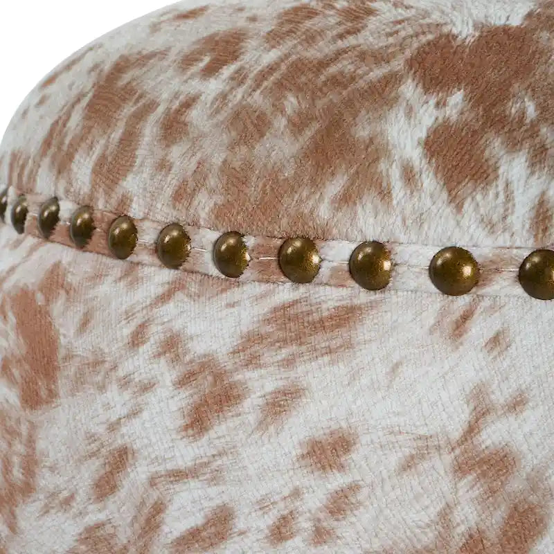 Pouf ottoman en cuir de vache avec clous décoratifs