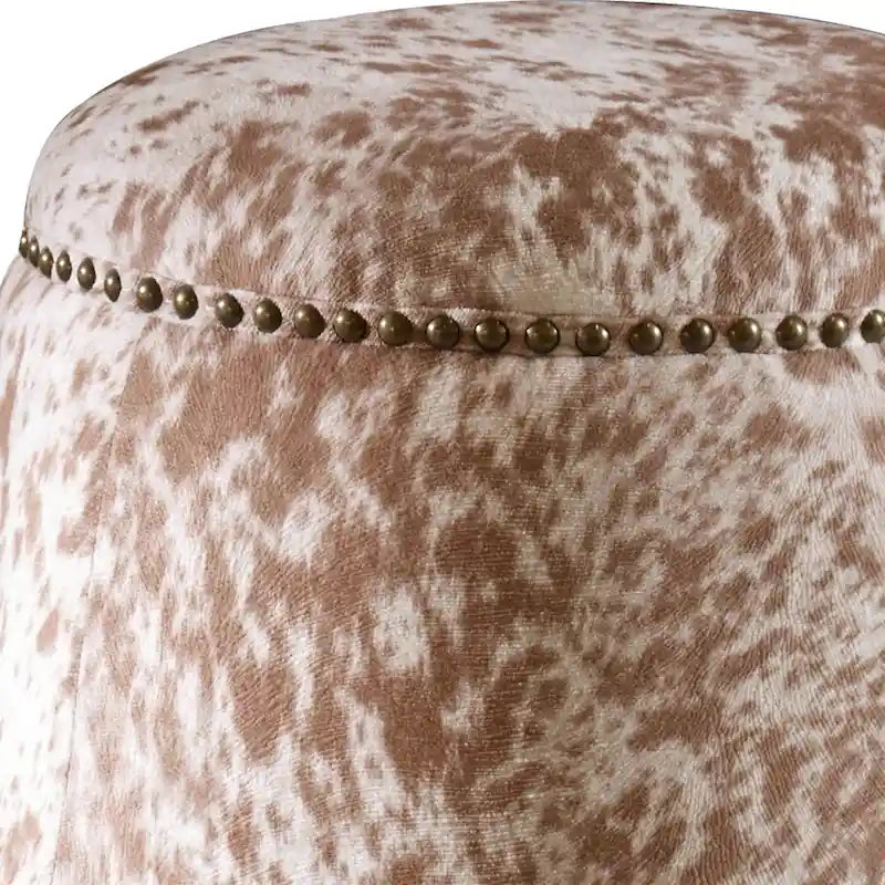 Pouf ottoman en cuir de vache avec clous décoratifs